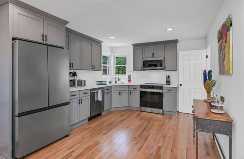 Rosewood House | Montgomery Rosewood Escape | Near USC