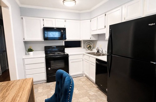 Greensboro House | Monthly Stay Near GSO Airport King Bed