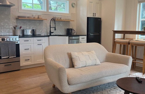 Old Village Cottage | Mt. Pleasant Retreat: Guest Cottage Near Beach & Downtown