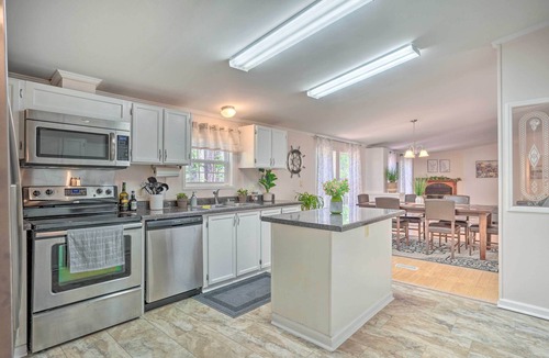 Mount Pleasant House | Mt Pleasant Retreat w/Grill: 10 Mi to Beach