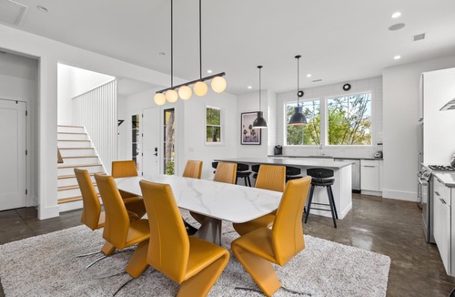 Mount Pleasant House | Music Manor-3-King Beds-Pool-Mins To Beach & DT