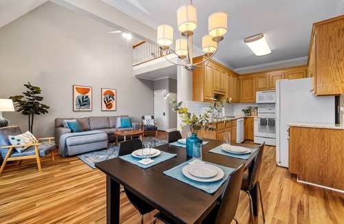 Cary House | Near downtown Cary & RDU. Easy access to Raleigh, Durham and local venues.