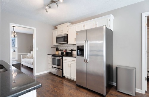 South View House | Near Lake, Shops & I-95 1Gig WiFi Fenced Yard Fort Bragg Fayetteville