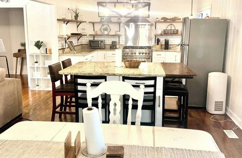 Florence House | Near McLeod & Downtown · Sleeps 6 · Free WiFi