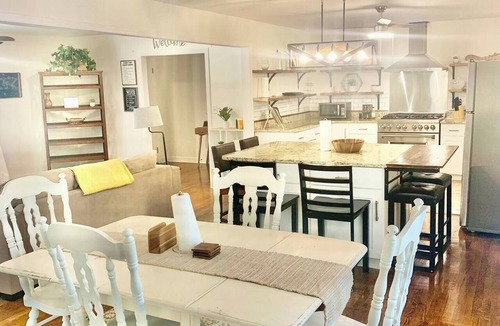 Florence House | Near McLeod & Downtown · Sleeps 6 · Free WiFi