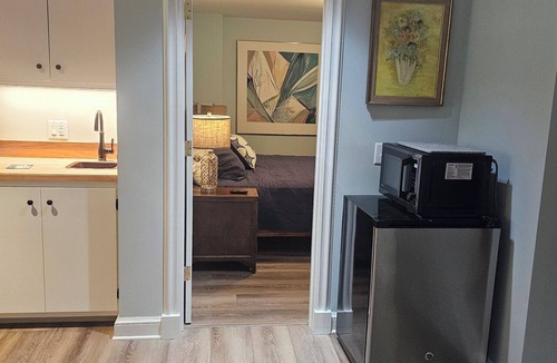 Hilton Head Island Apartment | NEW! 1 BD Apt~Beach Access~Clean~Great Location~Quiet & NICE! Great for Couples!
