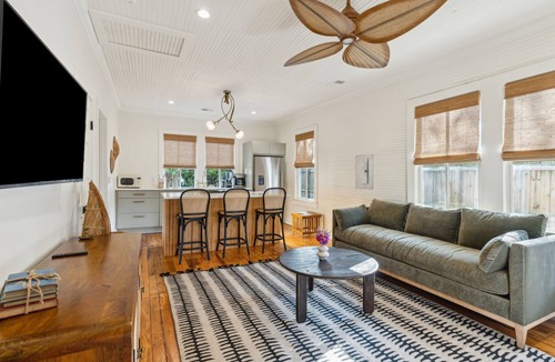 North Charleston Cottage | New 2 King Bed/2 Bath Cottage at Starlight Motor Inn Minutes from Downtown