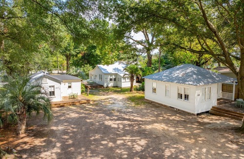 North Charleston Cottage | New 2 King Bed/2 Bath Cottage at Starlight Motor Inn Minutes from Downtown