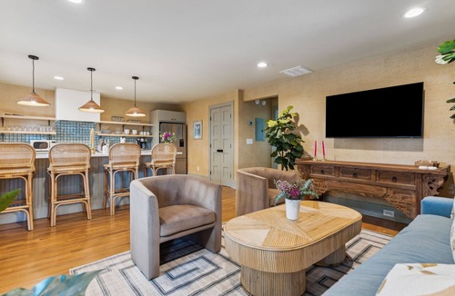 North Charleston Cottage | New 2 King Bed/2 Bath Cottage at Starlight Motor Inn Minutes from Downtown