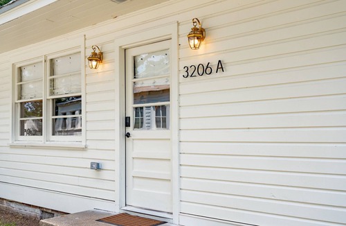 North Charleston Cottage | New 2 King Bed/2 Bath Cottage at Starlight Motor Inn Minutes from Downtown