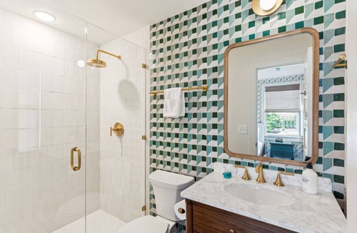 North Charleston Cottage | New 2 King Bed/2 Bath Cottage at Starlight Motor Inn Minutes from Downtown