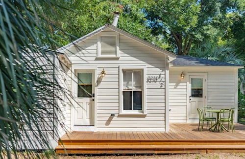 North Charleston Cottage | New 2 King Bed/2 Bath Cottage at Starlight Motor Inn Minutes from Downtown