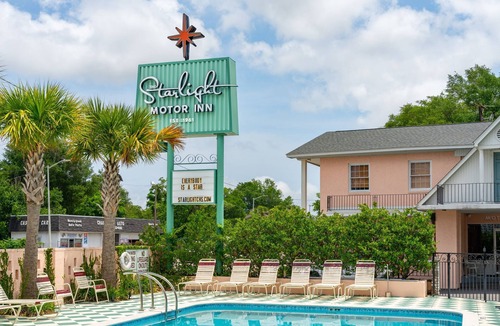 North Charleston Cottage | New 3 King Bed/3.5 Bath Cottage at Starlight Motor Inn Minutes from Downtown