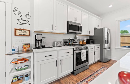 Charleston House | NEW BUILD | 10 Mins to Folly | 4 BR, 10 Guests