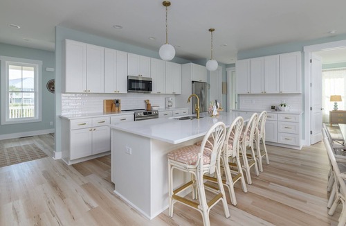 Beachwalk House | New Build, walking distance to pool and beach! Perfect location on Harbor Island!