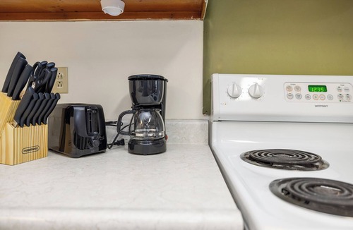 Ashbrook - Clawson Village House | New! Introductory Rate! Walking Distance to Restaurants, Bars, Shops, Cafes, etc