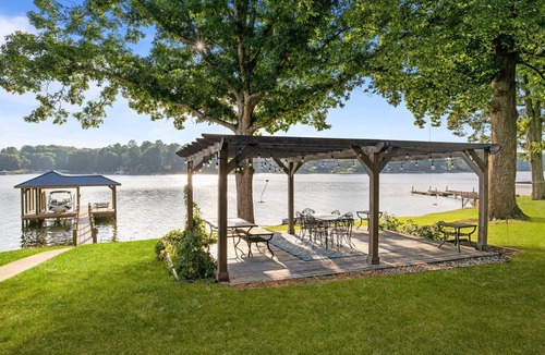Lake Norman of Catawba House | New Listing! Awesome home on perfect lot right on the lake with dock!