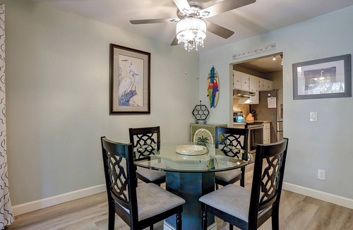 Harbour Town Condo | New Listing Wonderful Luxury updated 1 BR Harbourtown Beach Gear & Bike Rentals