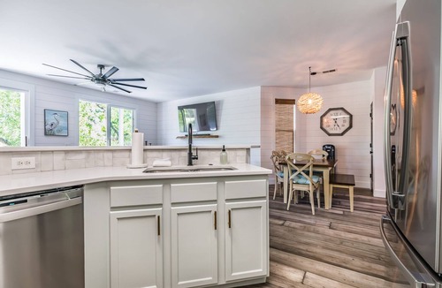 Bonito Boathouses House | New Listing! Walking distance to Marina.