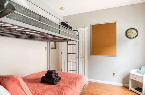 Ponderosa - Wingate House | NEW! Peaceful Group Getaway Min. to Uptown/Airport