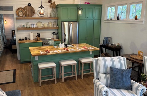 Summerville Historic District Cottage | New Pet friendly cottage in historic Summerville Walking distance to everything!