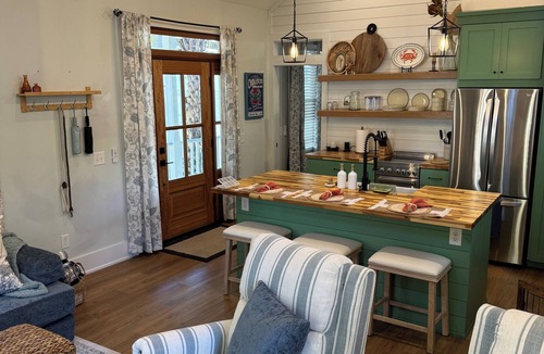 Summerville Historic District Cottage | New Pet friendly cottage in historic Summerville Walking distance to everything!