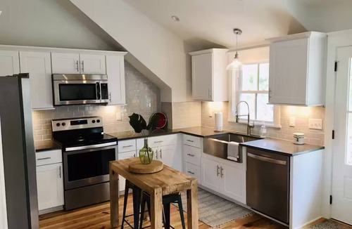 Old Village Apartment | New Quaint Coastal Escape/Bike to Beach & Shem Creek