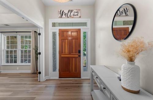 Rincon Apartment | NEW Southern Oaks Retreat Sleeps 8 in Luxury