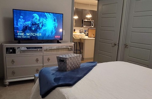 Downtown Charleston Apartment | NEW! The Luxe Escape★ East Central loft with pool, hammocks, and more!
