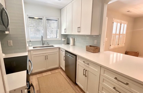 Tarpon Pond Cottage | New to Market. Golf & pond views. Refined beach cottage.