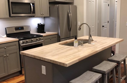 Downtown Charleston Apartment | Newly Listed: Charming home in historic dwtn, walk to shops/parks, Free parking