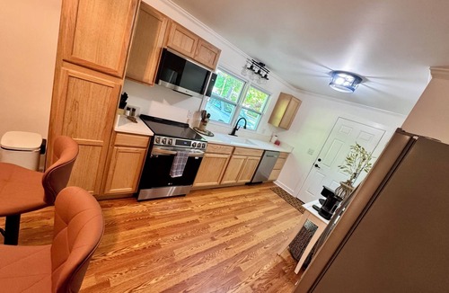 South Salisbury House | Newly remodeled 3 bedroom house in Salisbury, quiet family friendly neighborhood
