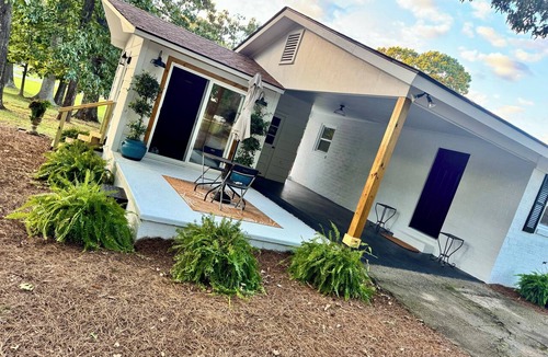 South Salisbury House | Newly remodeled 3 bedroom house in Salisbury, quiet family friendly neighborhood