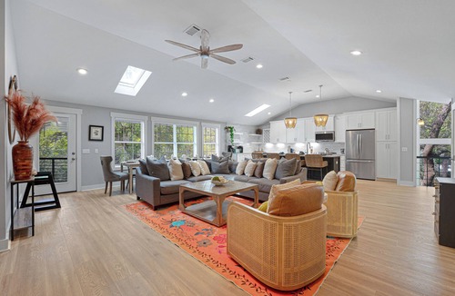 North Forest Beach House | Newly Renovated 60 StepstoBeach Pool FirePit * Screen Patio * Walk to Coligny