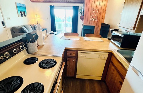 Ocean Ridge Condo | Newly Renovated. 2BR condo, Resort amenities, golf course view, beach access.