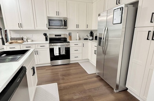 Rosewood House | Newly Renovated Rosewood Family Retreat, Pet-Friendly, Fully Fenced Yard
