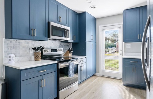 Old Village House | Newly Renovated - Walk to Shem Creek Restaurants!