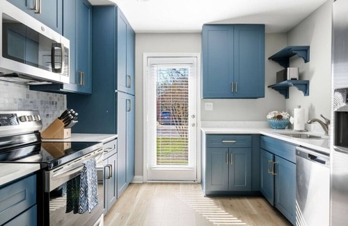 Old Village House | Newly Renovated - Walk to Shem Creek Restaurants!