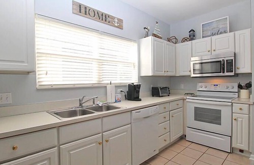 Saint Helena Island Cottage | Newly Updated Cottage w/ Amazing Golf Course Views - Near Marina & Beach