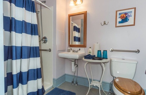 Alton Bed & Breakfast | Oak Grove B&B Queen rm. separate entrance-Pet Friendly