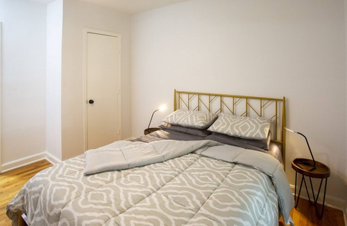 Westside House | Oak House Charleston 3b/2ba in Downtown