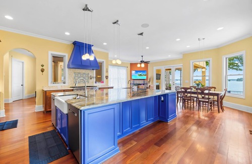 Cornelius House | Oasis@LKN - dock, pool, hot tub, chef-kitchen, firepit, Rec-room, 20min to CLT