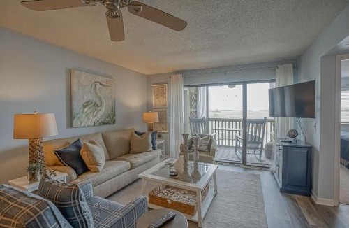 Saint Helena Island House | Ocean Bliss Cottage! Beach Club Villa with Canal Views - Short walk to Beach