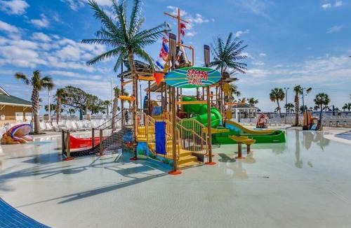 Surfside Beach House | Ocean Lakes Walk to beach! Waterpark! Arcade! Dogs Welcome!