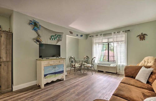 Hilton Head Island Apartment | Ocean Walk Condo in Coligny Beach with Balcony!