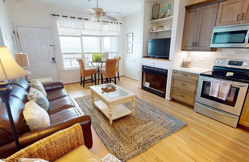 Folly Beach Condo | Oceanfront 1Br/1Ba Top Floor Condo~Beautiful Sunrise