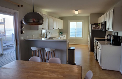 Ocean Isle Beach House | OCEANFRONT 5BR/3BA w/Linens & Towels Full Kitchen 3 Ocean Decks Beach Chairs