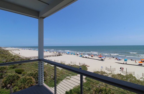 Folly Beach Condo | Oceanfront Corner Condo w/Beautiful Views~Folly Beach Suites 3A