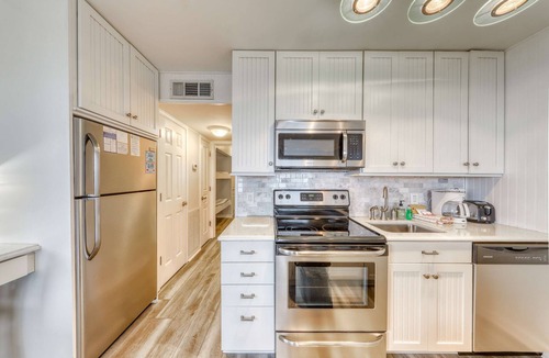 Isle of Palms House | Oceanfront corner condo w/spectacular view & shared pool/fishing pier