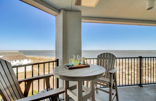 Isle of Palms Condo | Oceanfront Penthouse | Panoramic Views from the Top of Wild Dunes